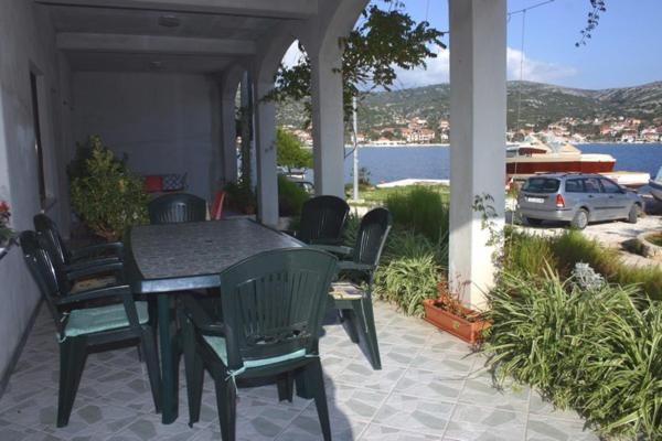 Apartments Ivan Orlic Vinisce Ruang foto