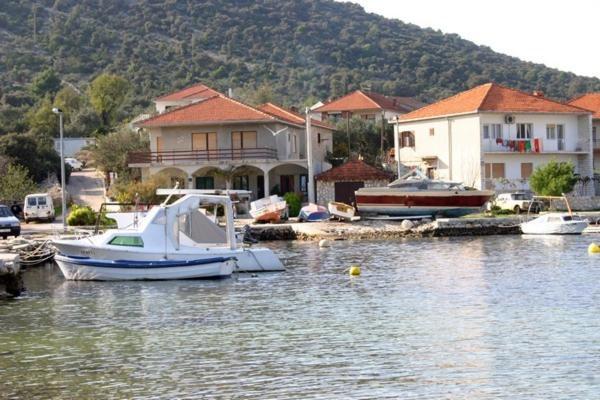 Apartments Ivan Orlic Vinisce Bagian luar foto