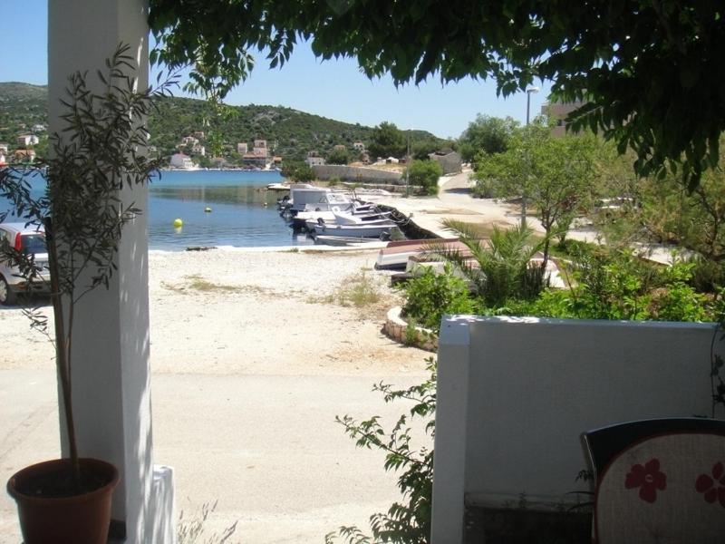 Apartments Ivan Orlic Vinisce Bagian luar foto